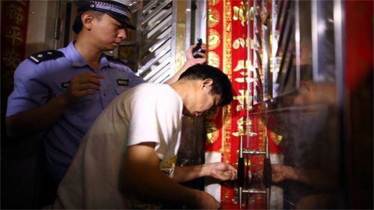 榕江县请开锁师傅开了锁后，师傅